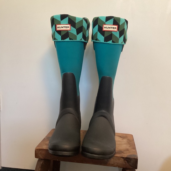 Hunter neoprene black and teal rain boots, size 9. Bonus fleece liners included! - Picture 7 of 9